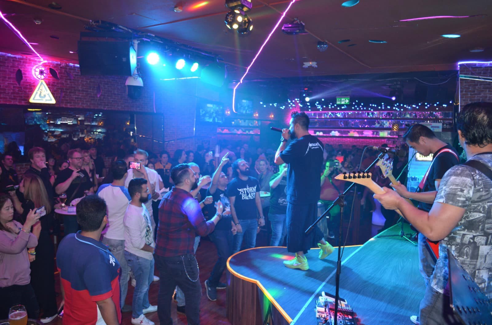 Band and audience inside Krossroads Club at Best Western Plus Doha